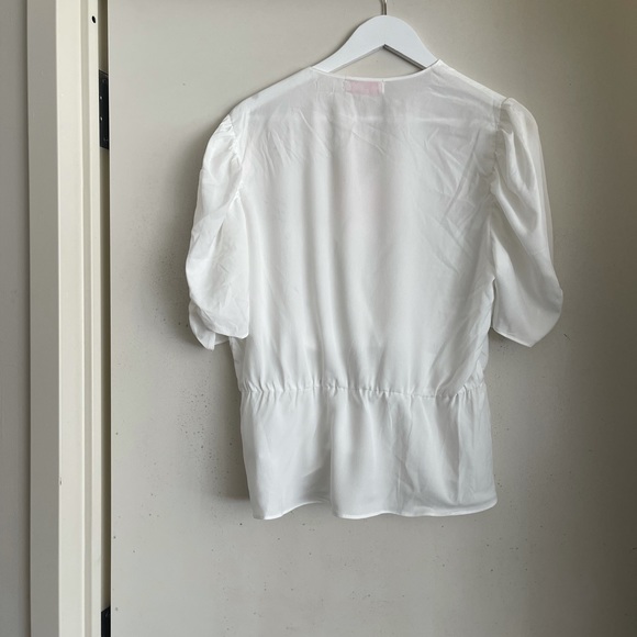 Leyden White Crossover Puff Sleeve Top NWT - Picture 3 of 4